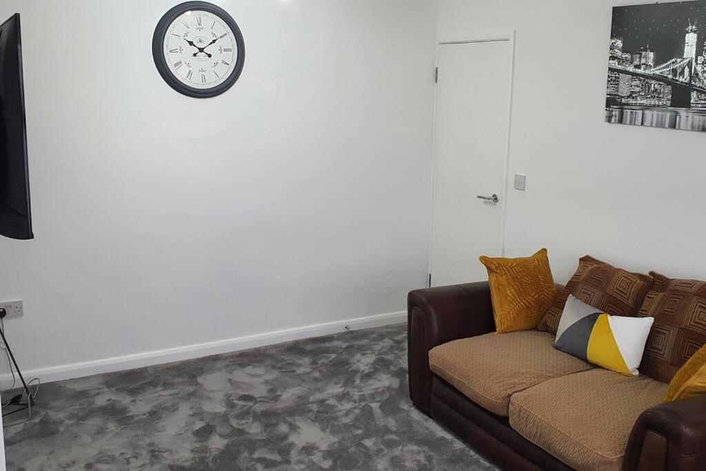 Exquisite And Modern 2 Bed Maisonette Harmondsworth Exterior foto