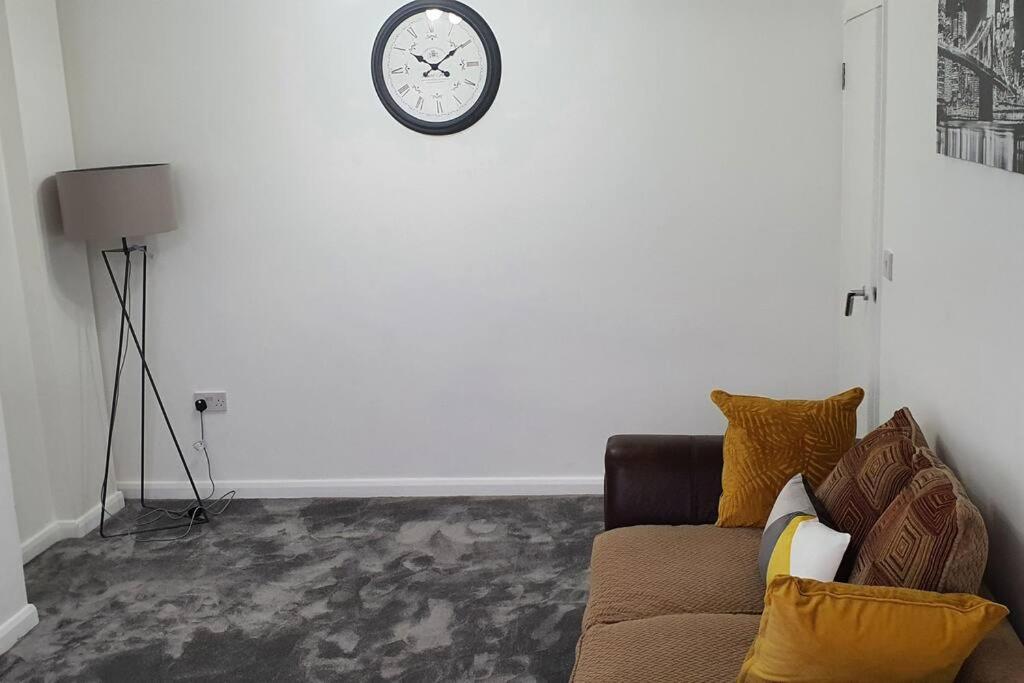 Exquisite And Modern 2 Bed Maisonette Harmondsworth Exterior foto